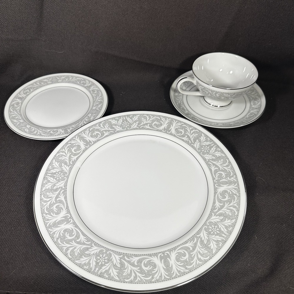 Imperial‎ China Whitney Pattern 4 Piece Place Setting 5671 Dinner Salad Cup